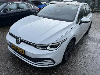 krockskadad bil auto Volkswagen Golf 2.0 TDI  Style  ( panoramadak )  5 Drs 2020/3