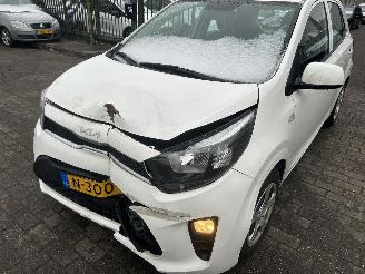krockskadad bil auto Kia Picanto 1.0 DPI  Comfortline 2021/11