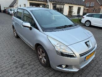 skadebil auto Peugeot 5008 1.6   ( 7 persoons ) 2012/3