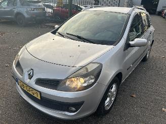 krockskadad bil auto Renault Clio Estate 1.2 TCE Dynamique 2008/6