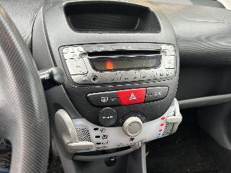 Peugeot 107 1.0-12V XR picture 6