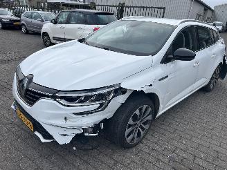 krockskadad bil auto Renault Mégane Estate 1.3 TCe  Automaat 2024/8