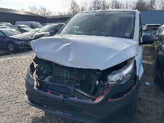 krockskadad bil bedrijf Mercedes Vito 114 CDI  Automaat  Dubbel Cabine 2018/6