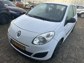 krockskadad bil auto Renault Twingo 1.2 Acces 2009/6
