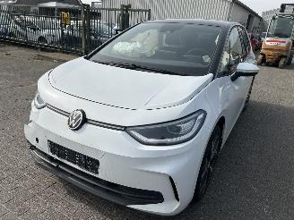 krockskadad bil auto Volkswagen ID.3 Pro  58 kWh  150 KW 2023/11