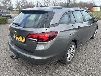 Opel Astra Sports Tourer 1.2 Edition picture 4