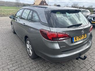 Opel Astra Sports Tourer 1.2 Edition picture 6