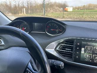 Peugeot 308 SW  1.2 E-THP  Automaat picture 13