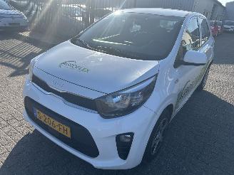 skadebil auto Kia Picanto 1.0 Comfortline 2023/1