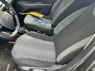 Peugeot 108 1.0 e-VTI  Allure Top picture 9