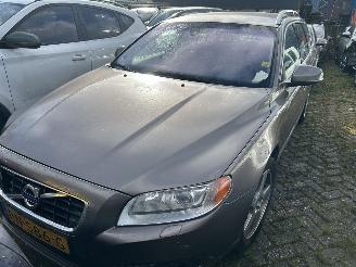 skadebil auto Volvo V-70 2.0  D3 2012/6