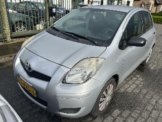 krockskadad bil auto Toyota Yaris 1.3 2009/3