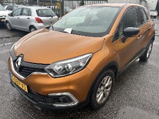 krockskadad bil auto Renault Captur 0.9 TCE  Limited 2019/12