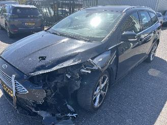 krockskadad bil auto Ford Focus Stationcar 1,0 Trend 2017/3