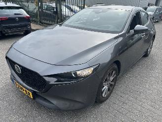 Unfallwagen Mazda 3 2.0 SkyActive-G  Hybrid 2019/8