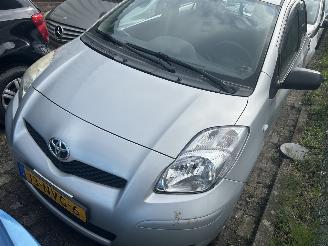 krockskadad bil auto Toyota Yaris 1.0 VVTi Acces 2010/11