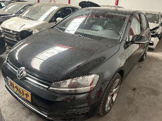 krockskadad bil auto Volkswagen Golf 1.4 TSI  Automaat  5 Drs - Panoramadak ) 2015/6