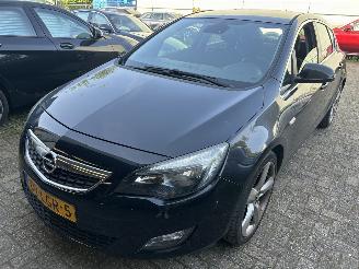 krockskadad bil auto Opel Astra 1.4 Turbo Sport   5 Drs 2010/4