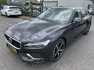 skadebil auto Volvo V-60 2.0 T6 AWD  Recharge Plug-in Hybird Ultra Bright ( Leer-Panoramadak ) 2025/3