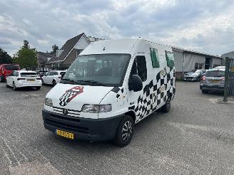 skadebil auto Peugeot Boxer  1999/11
