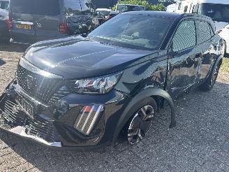 skadebil auto Peugeot 2008 1.2 PureTech 130 GT  Automaat 2023/8
