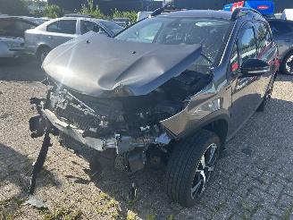 Vaurioauto  passenger cars Peugeot 2008 1.2 PureTech  Automaat GT Line 2019/1