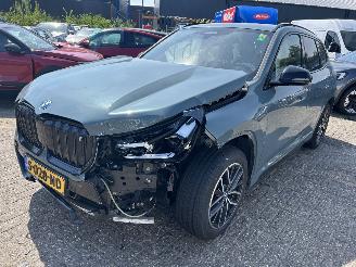 krockskadad bil auto BMW iX1 xDrive 3.0 Launch Edition 67 kWh M pakket-Leer-Panoramadak 2023/3
