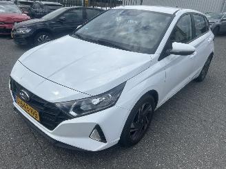 krockskadad bil auto Hyundai I-20 1.2 MPI  Comfort 2023/3