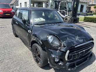 Mini Cooper 1.5 picture 3