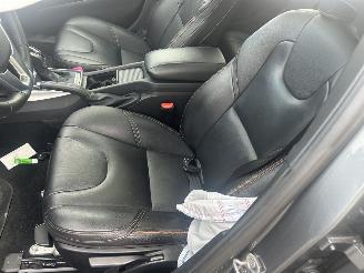 Volvo V-40 Cross Country  1.5 T3  Automaat picture 13