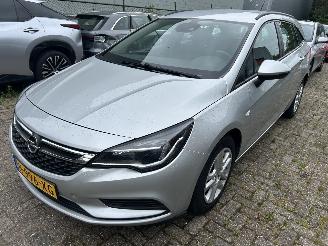 krockskadad bil auto Opel Astra Stationcar 1.0 2017/7