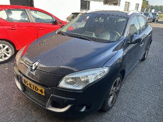 krockskadad bil auto Renault Mégane Stationcar  1.4  TCe  Dynamic 2010/2