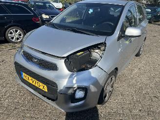skadebil auto Kia Picanto 1.0  Comfortline 2016/2