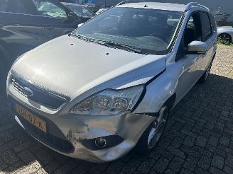 krockskadad bil auto Ford Focus 1.6 Stationcar 2010/9