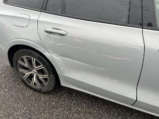 Volvo V-60 2.0  B3  Automaat Essential Edition picture 5
