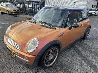 krockskadad bil auto Mini One 1.6 Pepper 2004/2