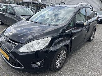 damaged passenger cars Ford Grand C-Max 1.0 Titanium  7 Persoons 2013/7