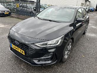 krockskadad bil auto Ford Focus 1.0 Hybrid  ST Line X  ( Panoramadak ) 2023/2