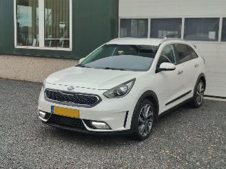 Schadeauto Kia Niro 1.6 GDi Hybrid ExecutiveLine 2016/11