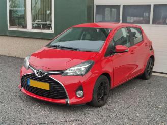 Coche accidentado Toyota Yaris 1. VVT-i Lounge Clima Cruise Navi 2014/1