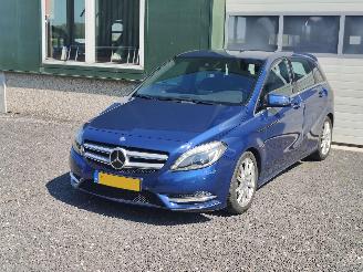skadebil auto Mercedes B-klasse 180 Ambition Aut. Cruise Clima Navi 2014/1