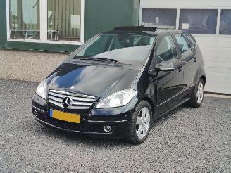 uszkodzony samochody osobowe Mercedes A-klasse 160  Avantgarde Automaat Pano 2009/10