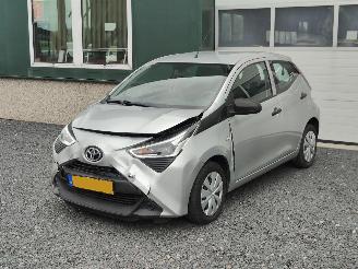 Voiture accidenté Toyota Aygo 1.0 VVT-i  X-fun 2021/9