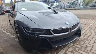 BMW i8  picture 2
