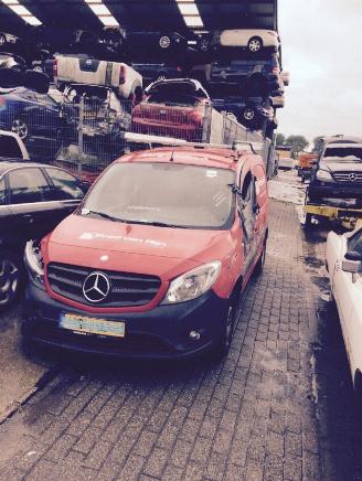 krockskadad bil auto Mercedes Citan 108 cdi 2012/9