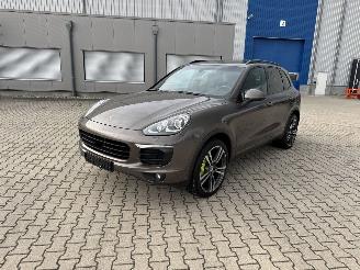 Auto incidentate Porsche Cayenne S E-HYBRID Panorama Xenon Leder Voll 2015/12