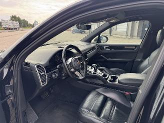 Porsche Cayenne 3.0 Automatik Leder LED Panoramadach Luftfederung picture 9