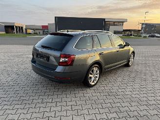 Skoda Octavia 1.6 TDI DSG KLIMA NAVI AHK SITZHEIZUNG picture 5
