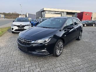 Vaurioauto  passenger cars Opel Astra 1.6 CDTI 100 KW SPORT EDITION 2016/11