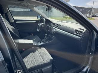 Skoda Superb 1.6 TDI KLIMA NAVI PANORAMA XENON picture 10